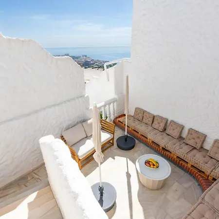 Casa De La Buena Vida - 3 Bedroom Townhouse With Sea View Holiday home *
