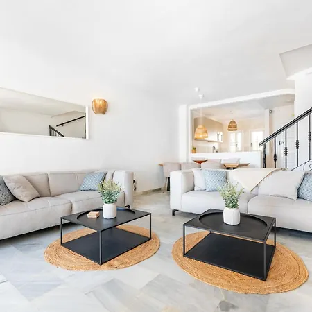 Casa De La Buena Vida - 3 Bedroom Townhouse With Sea View Holiday home Benalmadena