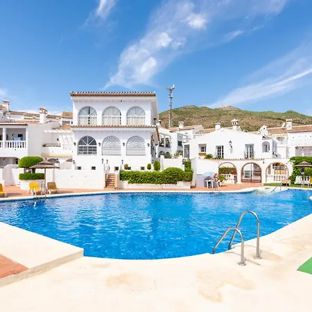 Casa De La Buena Vida - 3 Bedroom Townhouse With Sea View Hébergement de vacances Benalmádena
